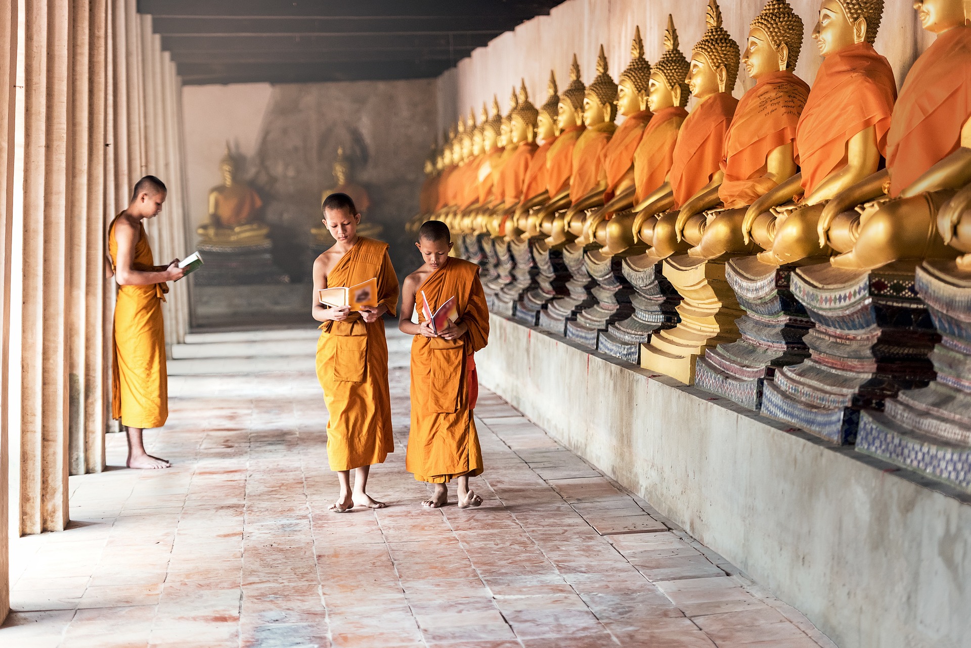 Monks in de temple